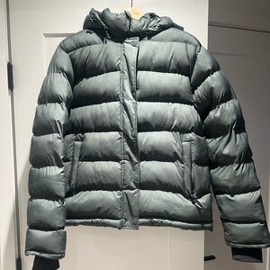 tentree Urban Green 	
Ungendered Cloud Shell Mid-Length Puffer size M